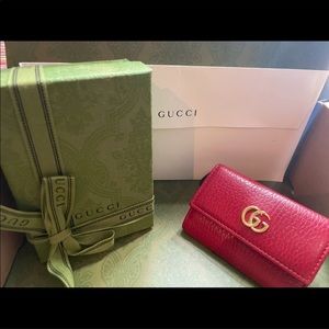 Gucci
Hibiscus Red Leather Key Holder Case Wallet